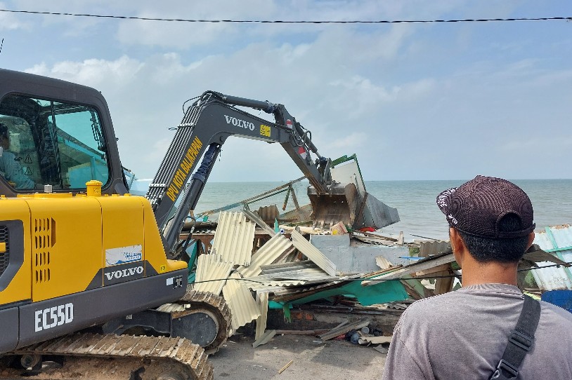 Penataan Pasar Klandasan, Lapak di Atas Fasum dan Fasos Dibongkar