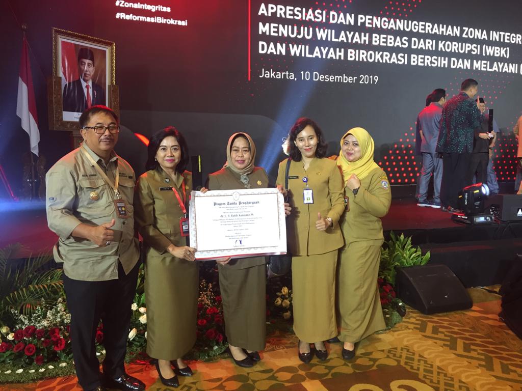 RSUD Beriman Raih Dua Penghargaan Zona Integritas Wilayah Bebas Korupsi