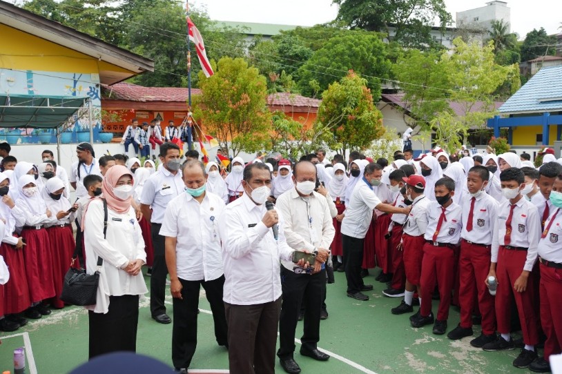 Pj Sekda dan Kadisdikbud Tinjau SD dan SMP, Pastikan Seragam Gratis Segera Terealisasi 