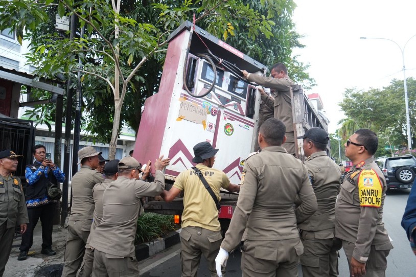 Satpol PP Lakukan Penertiban POM Mini di Tiga Kawasan