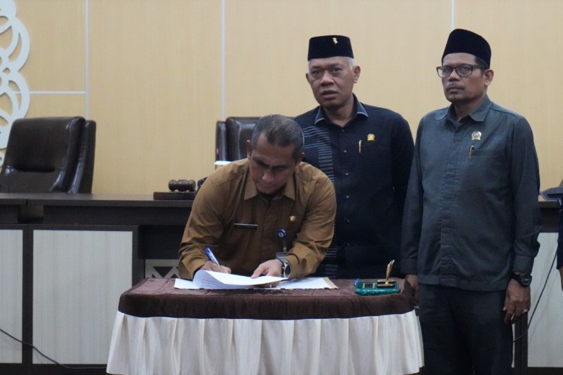 Paripurna DPRD Bahas Raperda Izin Penyelenggaraan Reklame dan Kedaruratan Limbah B3