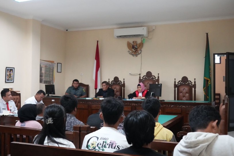 Pedagang BBM Ecer yang Terjaring Razia Satpol PP Ikuti Sidang Tipiring
