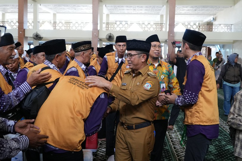 Wali Kota Lepas Jamaah Haji Kota Balikpapan Kloter Pertama