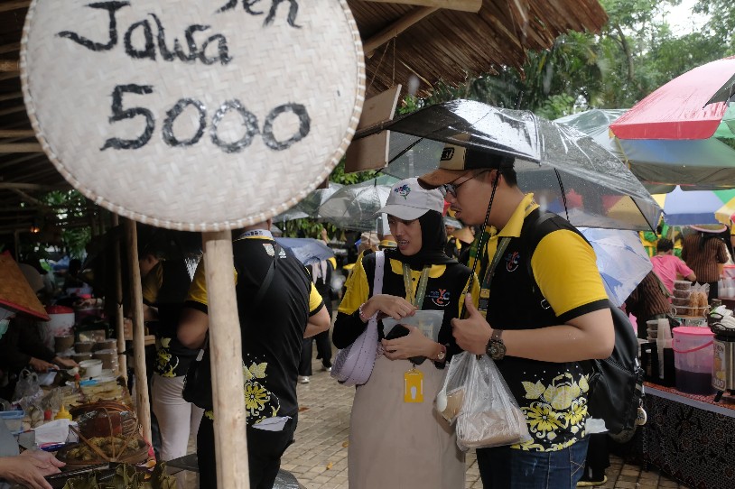 Peserta YCC Kunjungi Pasar Tumpah Pringgondani, Kenalkan Wisata Alam sekaligus Kuliner di Balikpapan