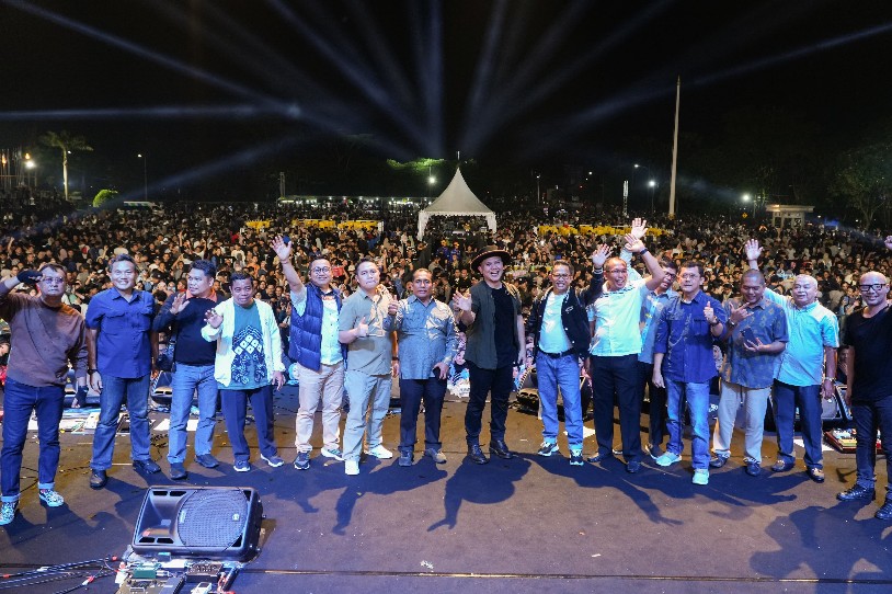 Meriahnya Hiburan Rakyat, Penonton Gemakan Lagu-Lagu Juicy Luicy dan Padi Reborn