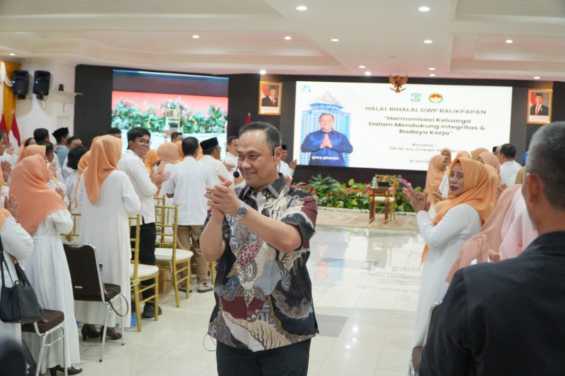 Ary Ginanjar Isi Halalbihalal Dharma Wanita Persatuan Kota Balikpapan: Bangun Keluarga Kuat Demi Bangsa Tangguh