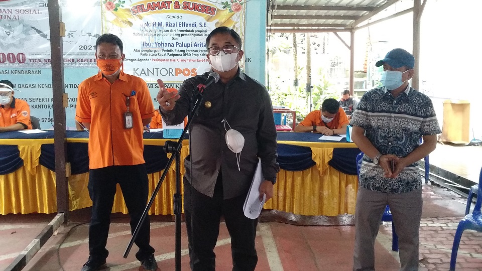 Tinjau Pembagian BST Kemensos, Wali Kota Ingatkan Masyarakat Tertib Laksanakan Prokes