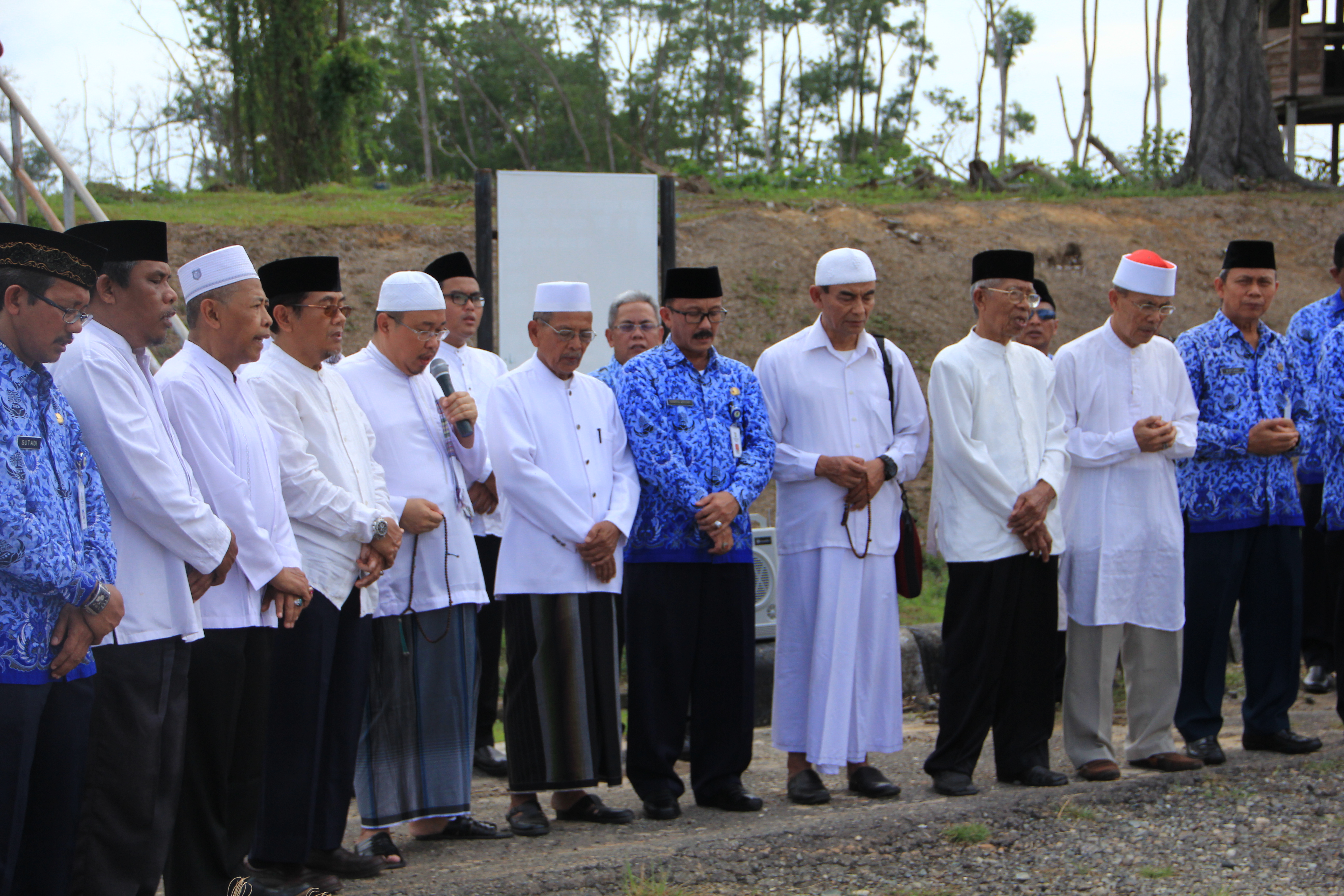 Doa dan Zikir Bersama di Waduk Manggar