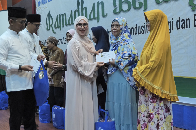 TP PKK Kota Serahkan Bingkisan Lebaran untuk 102 Lansia se-Balikpapan