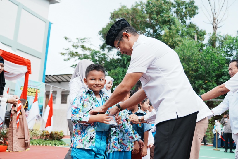 Wujudkan Akses Pendidikan Merata, Pemkot Balikpapan Bagikan 92.611 Seragam Gratis untuk Siswa Baru Tahun Ajaran 2025/2026