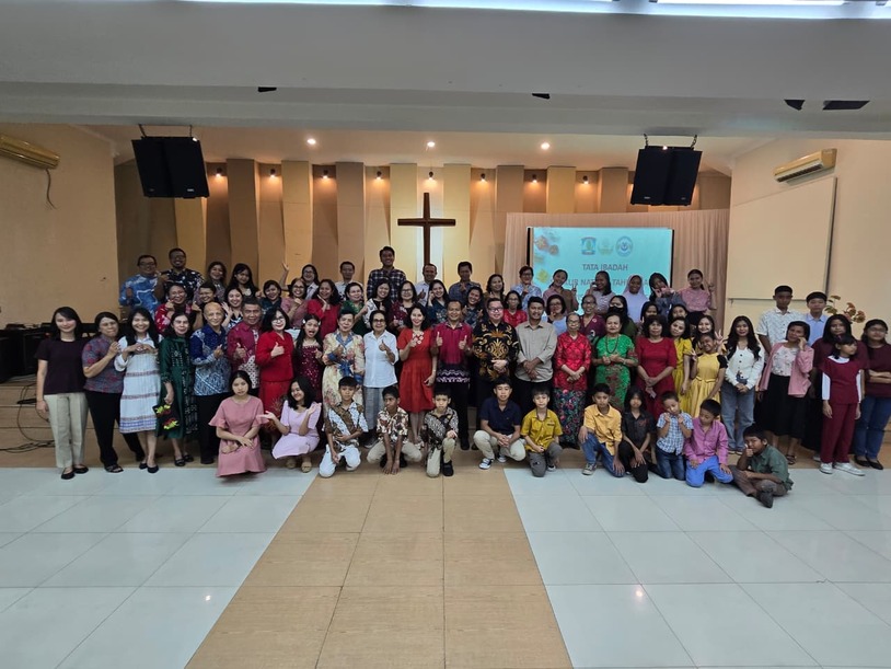Gelar Ibadah Syukur Natal, Umat Kristiani Pemkot Balikpapan Rangkai dengan Bakti Sosial