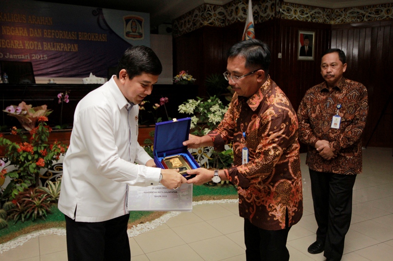 Menteri Yuddy : “Birokrat Bukan Ningrat. Birokrat Harus Merakyat”