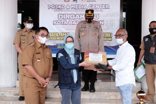 LPM Baru Ulu Serahkan Donasi untuk Korban Bencana Alam melalui Wali Kota Balikpapan