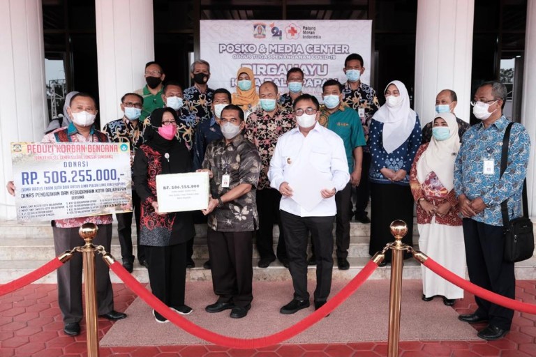 Disdikbud Serahkan Donasi untuk Korban Bencana, Nilainya Mencapai Rp500 Jutaan
