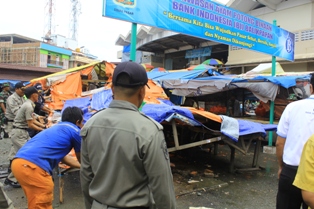 Meja Dagang Baru Untuk Pedagang Ayam Potong Pasar Pandansari